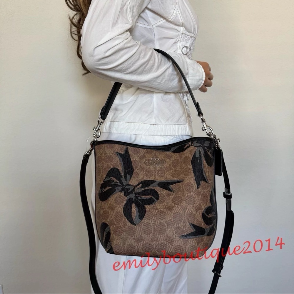 NWT Coach CY651 City Bucket Bag In Signature Canvas with Bow Print Crossbody Tan